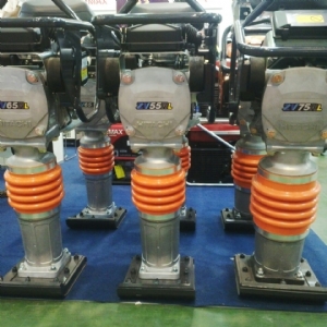 Máy Đầm Cóc Hitachi ZR75R