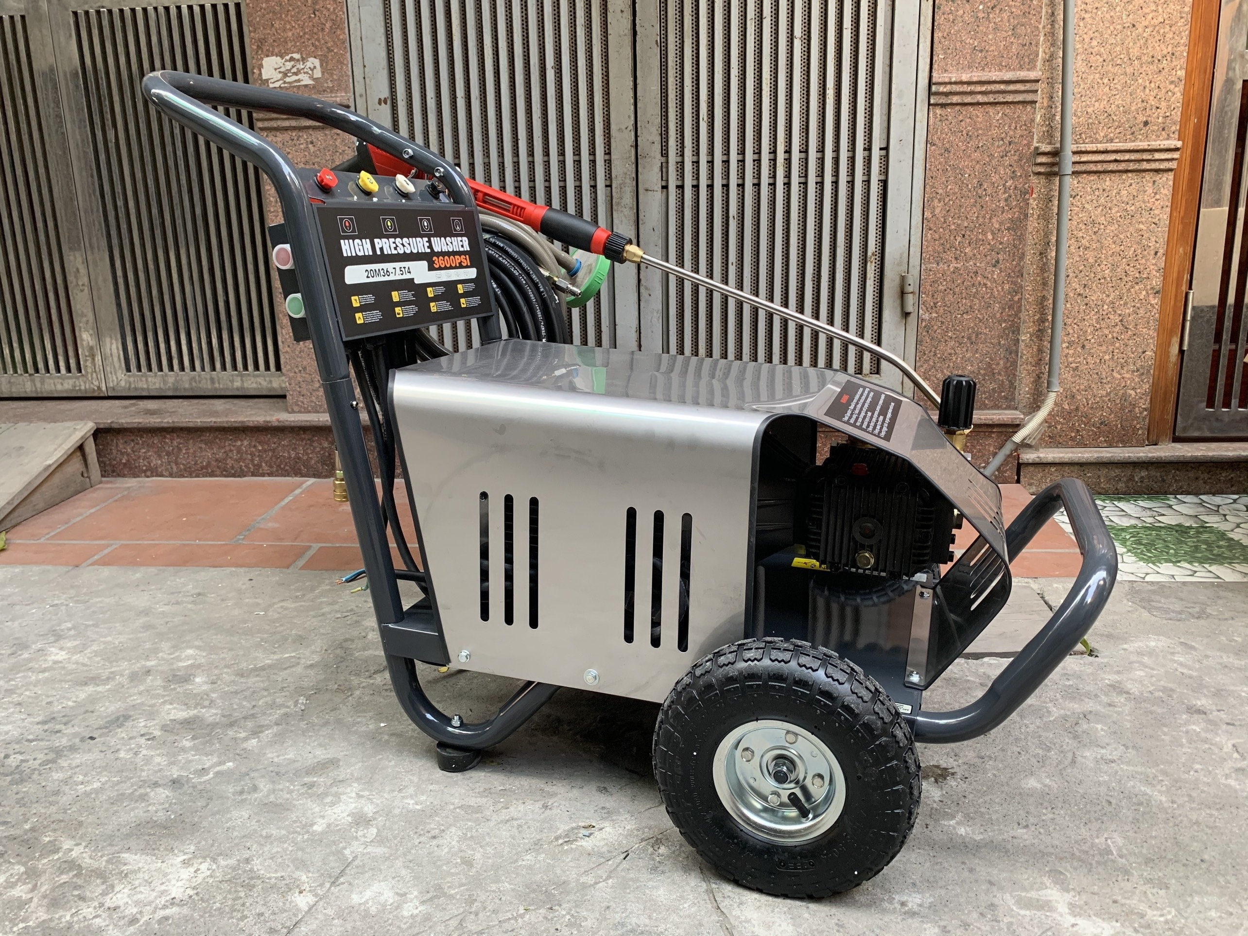 Máy phun xịt áp lực cao LUTIAN 20M36-7.5T4 7.5Kw