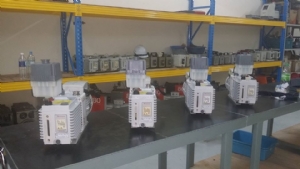 Bơm chân không Edwards RV12