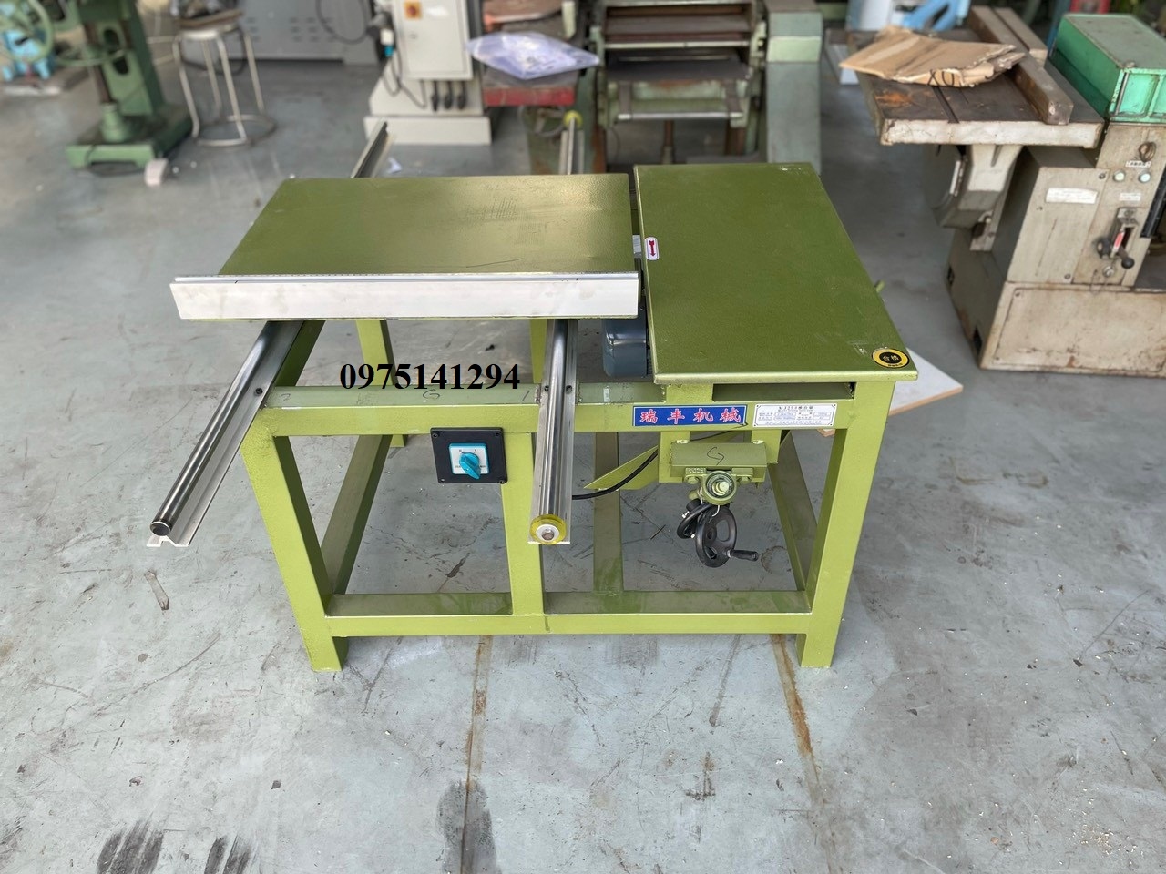 Máy cưa gỗ bàn trượt MJ1500