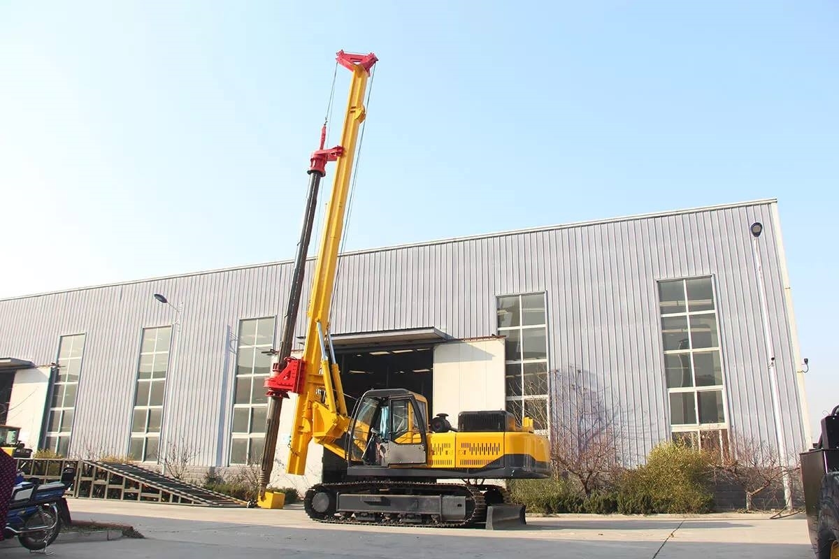 Máy khoan điều khiển cọc quay bánh xích HWDR260